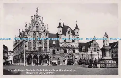 R699467 Mechelen. Stadhuis Oude Lakenhalle en Standbeeld Var. Margaretha Van Oos