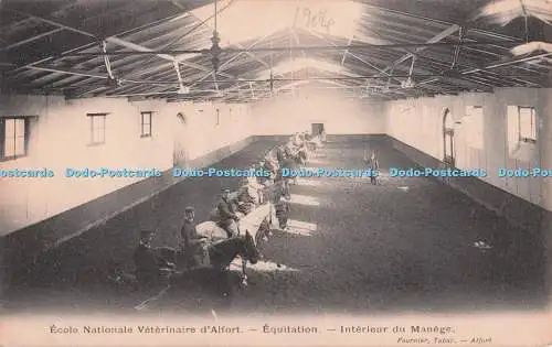 R710051 Ecole Nationale Veterinaire d Alfort. Reitsport. Interieur du Manege. F
