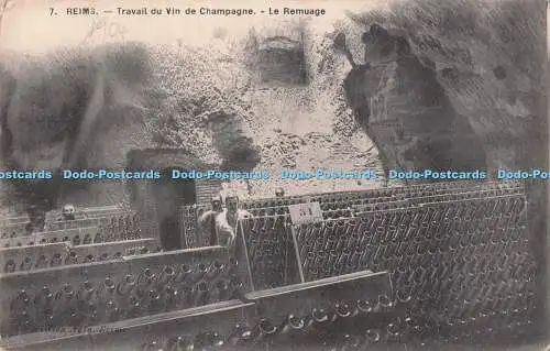 R710065 Reims. Travail du Vin de Champagne. Le Remuage. Aula