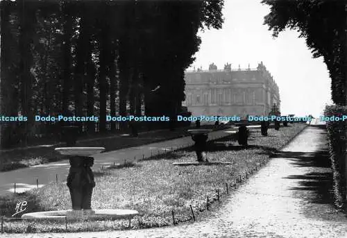 D016027 Versailles. L Allee des Marmousets. d Art