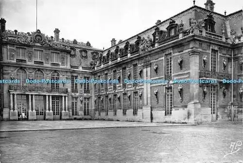 D016028 Versailles. La Cour de Marbre. d Art