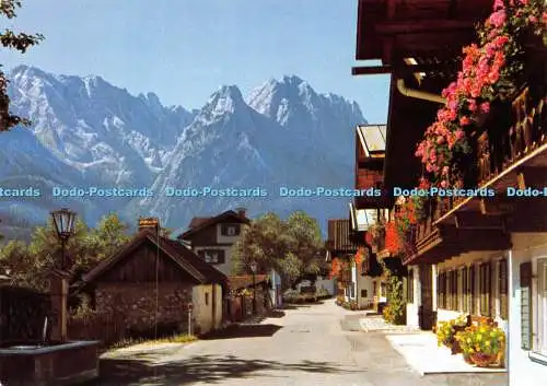 D020853 Fruhlingstrase in Garmisch Partenkirchen mit Waxenstein und Zugspitze. N