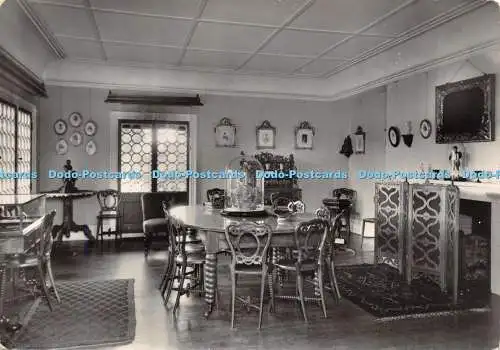 D021489 Swiss Cottage. Osborne. I.O.W. Das Esszimmer. Arbeitsministerium 2. C