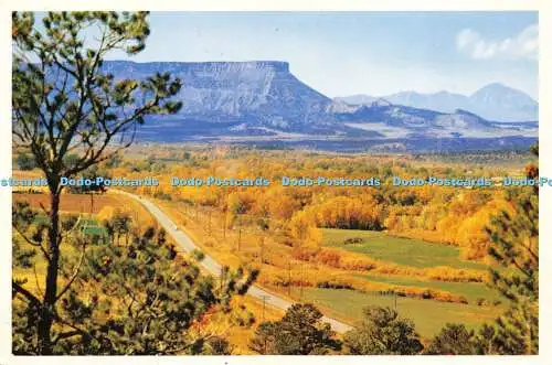 D017107 Mesa Verde und Ute Berg aus dem Mancos Tal. Mesa Verde. Ansel F. Hal