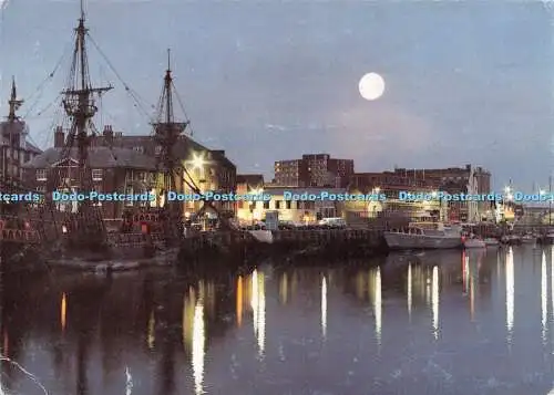 D020553 Der Kai bei Nacht. Poole. Dorset. S. Sieger. Andrew Kelly