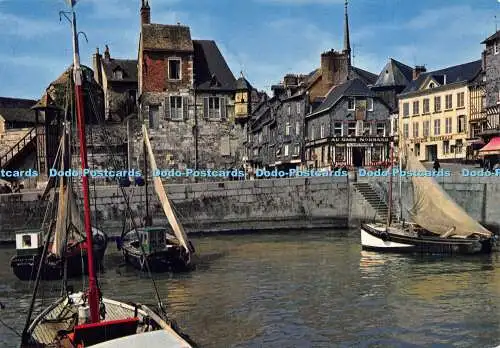 D017699 Normandie. Frankreich. Honfleur. La Lieutenance et la place Hameln. Iris. M