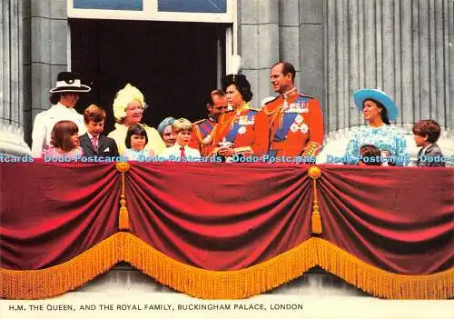 D022936 H.M. The Queen. und der königlichen Familie. Buckingham Palace. London. Farbe