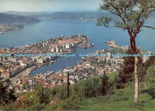 D023221 Bergen. Utsikt over byen fra Floyen. Die Stadt vom Berg Flo aus gesehen