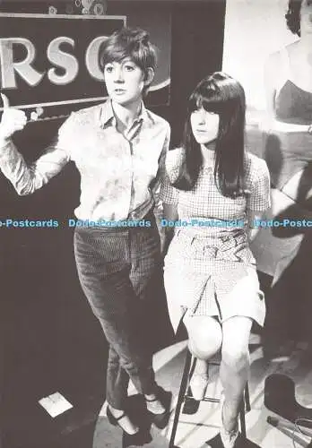 D034259 PT103. Cilla Black und Cathy McGowan 1966. Philip Townsend. Cilla erscheinen
