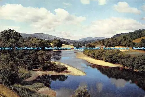 D035825 Perthshire. Der Fluss Tay. Diese Ansicht von Strathtay mit seinen reich bewaldeten