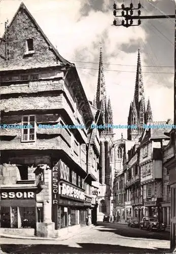 D062227 Quimper. Finistere. Rue Kereon et la Cathedrale. La Cigogne. Andre Lecon