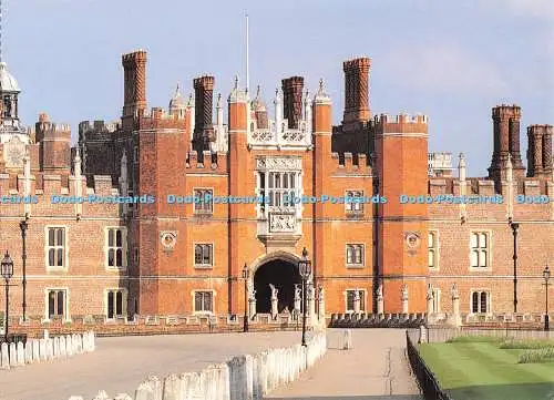 D070313 Hampton Court Palace. Walter Rawlings. Courtesy Robert Harding Picture L