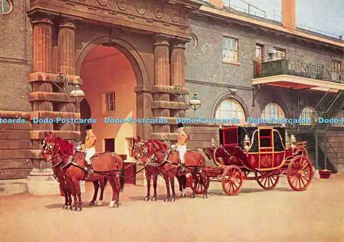 D067815 Buckingham Palace. The Royal Mews. Royal State Road Landau und Four Bay