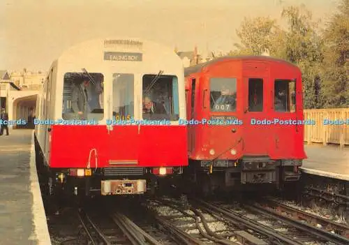 D066016 Old and New District Line Bestand am Ealing Broadway. 1979. Ein Servicezug