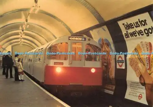 D066183 Ein Zug von 1973. Röhrenbestand am Piccadilly Circus kurz nach der Eröffnung