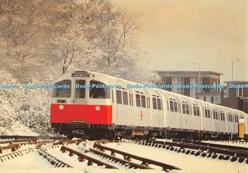 D066184 Ein Zug von 1973. Röhrenbestand auf der Piccadilly Line in Oakwood. London Tr