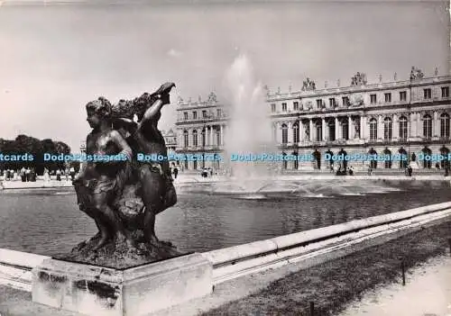 D075422 Versailles. Le Chateau. Facade sur le Parc et Parterre d eau. Serv. Comm