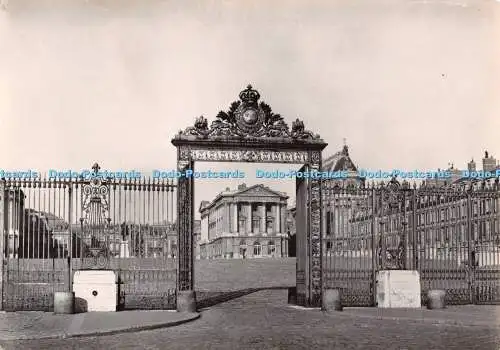 D075541 Versailles. Le Chateau. Grille sur la Place d Armes. Service Gewerblich