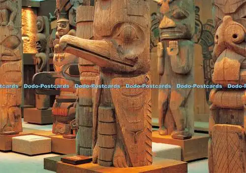 D077028 Royal British Columbia Museum. Coastal First Peoples geschnitzte Figuren in w