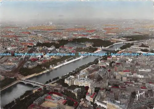 D082258 Paris. Vue panoramique prise de la Tour Eiffel sur le Seine et la Butte