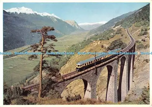 D081087 Schweiz. Blauer Pfeil. der Loetschbergbahn an der Südrampe