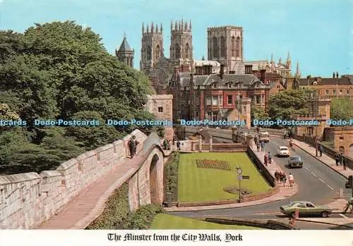 D079731 York. Das Münster von der Stadtmauer. Photo Precision Limited. Colourma