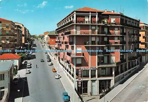 D081580 Campobasso. Avenue XXIV Maggio. D. und S. Pescara. Kodak Ektachrome