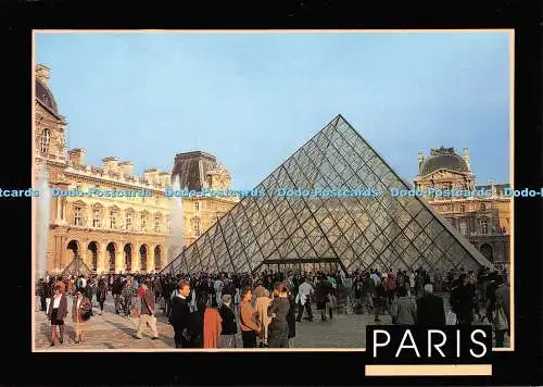 D083763 Paris. La Pyramide du Louvre. Eric Defontaines. I.M. Pei
