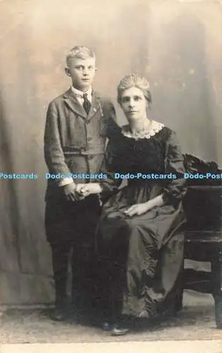 R204662 Frau Junge 1918 alte Fotopostkarte