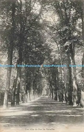 R207586 Mme Moreau Une Allee du Parc de Versailles