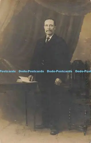 R209695 Mann Anzug alte Fotografie Postkarte