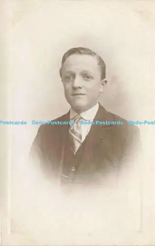 R207920 Mann Anzug alte Fotografie Postkarte