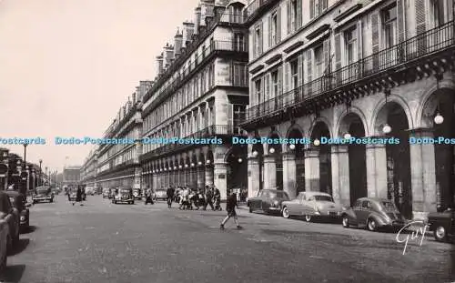 R220617 Paris et Ses Merveilles 3285 La rue de Rivoli et ses arcades a hauteur d