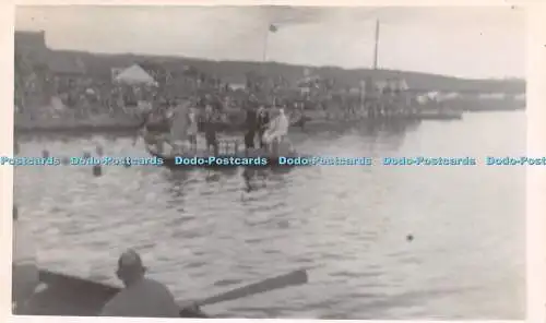 R219575 Unbekannter Ort Boote Menschen alte Fotografie Postkarte