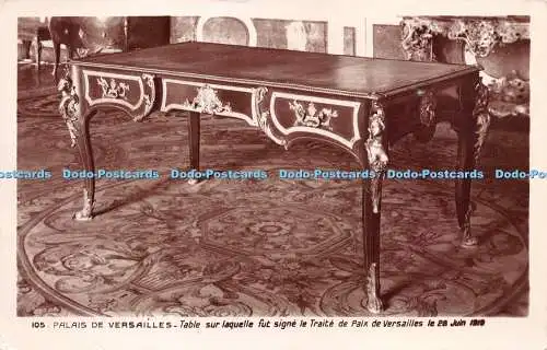 R224223 Palais De Versailles Table sur laquelle fut signe le Traite de Paix de V