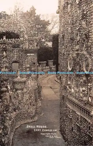 R226181 Muschelhaus East Cowes I W weiß