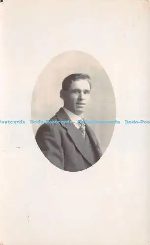 R227811 Mann Anzug Portrait alte Fotografie Postkarte