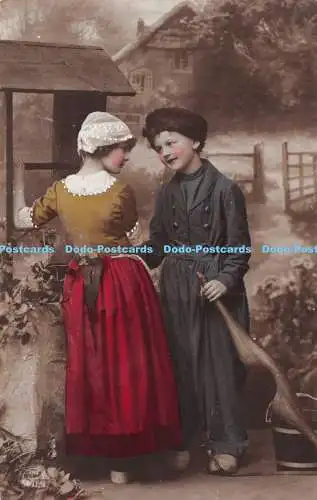 R228246 Mädchen und Junge alte Fotopostkarte