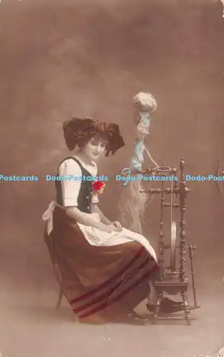 R229019 Frau Webstuhl alte Fotografie Postkarte F C B Serie Nr 8034 1912