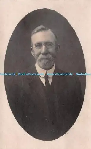 R232614 Mann Portrait alte Postkarte