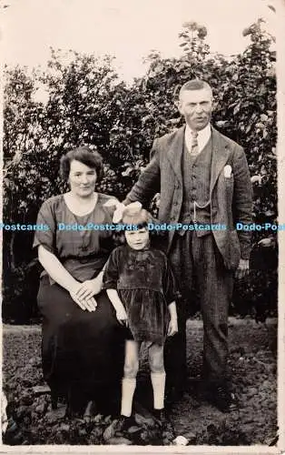 R231387 Familienportrait Postkarte