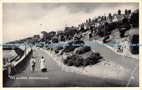 R237563 The Slopes Dovercourt Postkarte 1957
