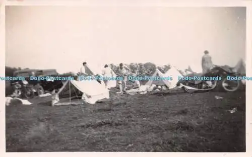 R239707 Motorradzelte Menschen ruhten auf der Wiese Auto Postkarte 1938