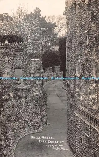 R240992 Muschelhaus East Cowes I W weiß 1953