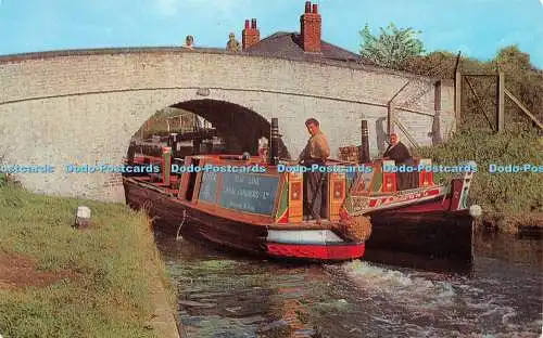 R243805 Britains Binnenwasserstraßen Paar schmale Boote, die Uxbridge Lock Gr einfahren