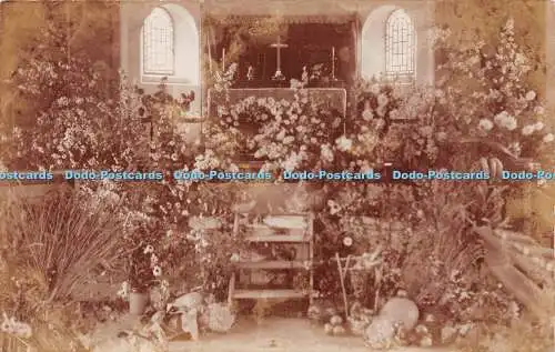 R245355 Unbekannte Kirche Blumen Postkarte