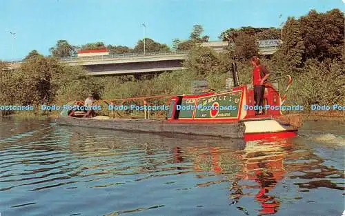 R248614 Schmalboot auf dem Grand Union Canal bei Osterley Britain Inland Waterw