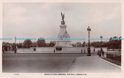 R254714 S14962 Queen Victoria Memorial The Mall London S W I Kingsway Echtfoto