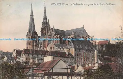 R266546 Chartres 129 La Cathedrale vue prise de la Porte Guillaume Carte Postale