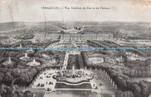 R265511 Versailles Vue Generale du Parc et du Chateau Carte Postale